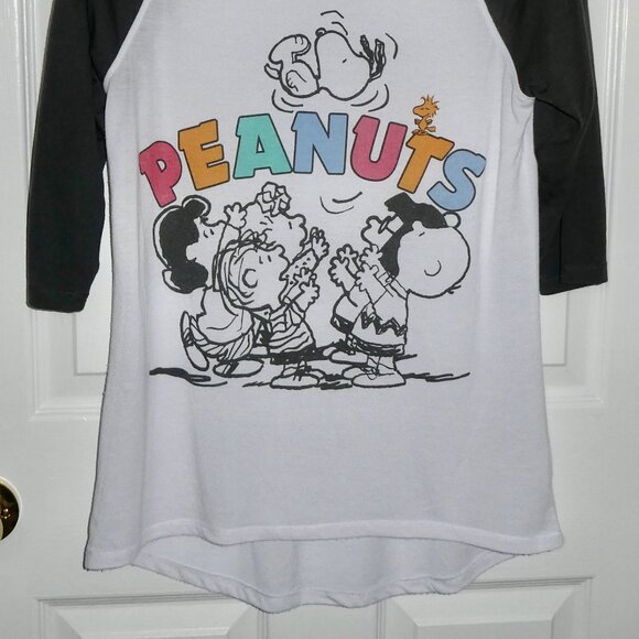 VERY CUTE PEANUTS CHARACTER SHIRT TOP 3/4 SLEEVE LENGTH - JUNIOR SIZE LARGE L - Picture 2 of 2